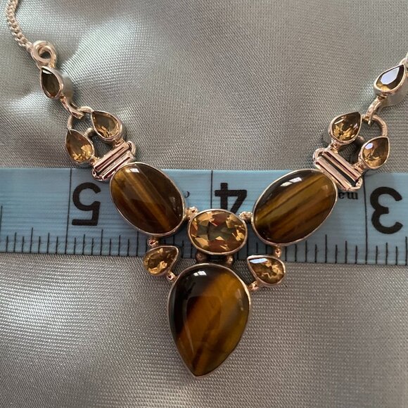 Beautiful Tiger Eye and Gemstone Necklace. - Picture 6 of 6
